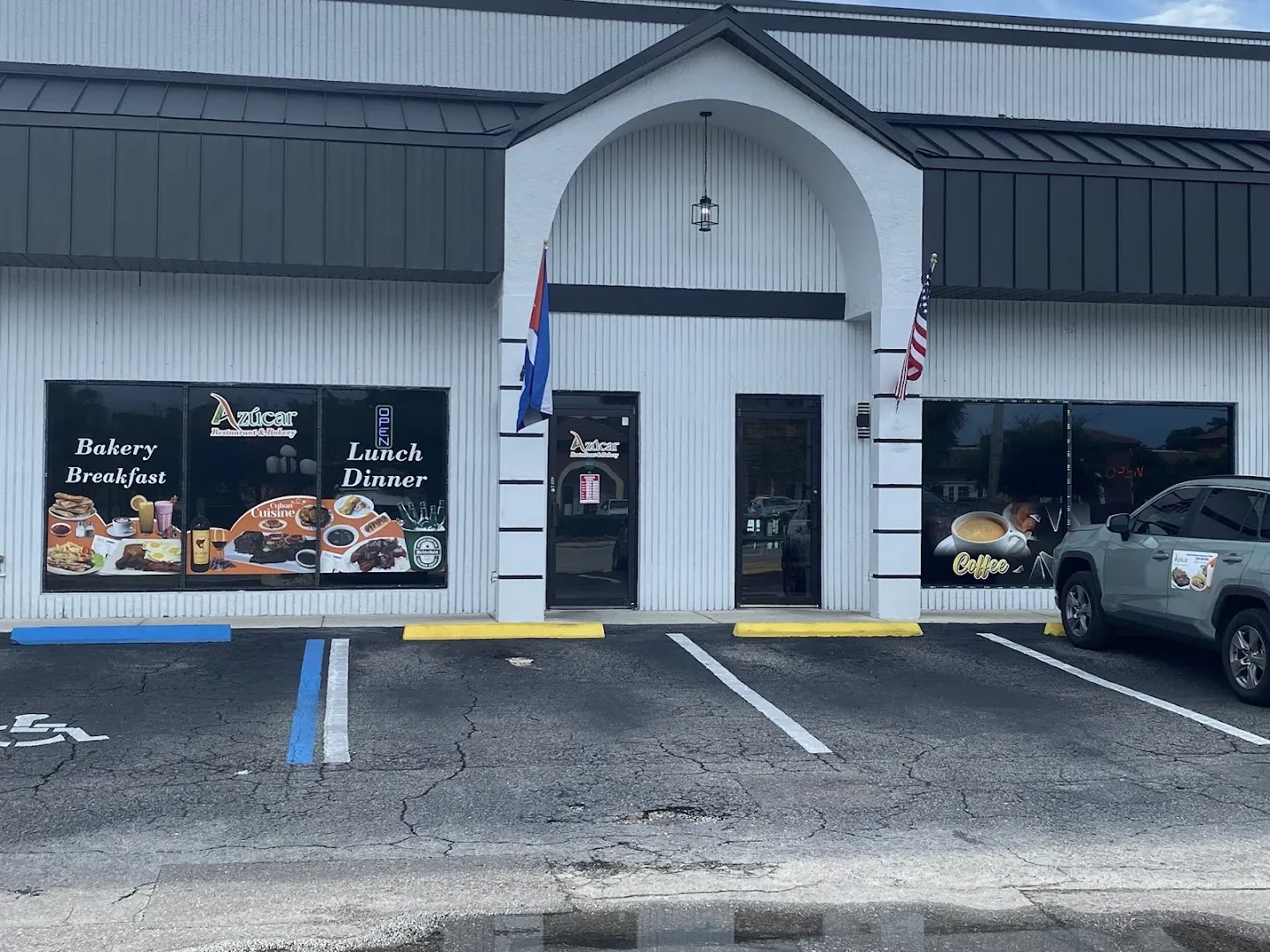 Azucar restaurant & bakery